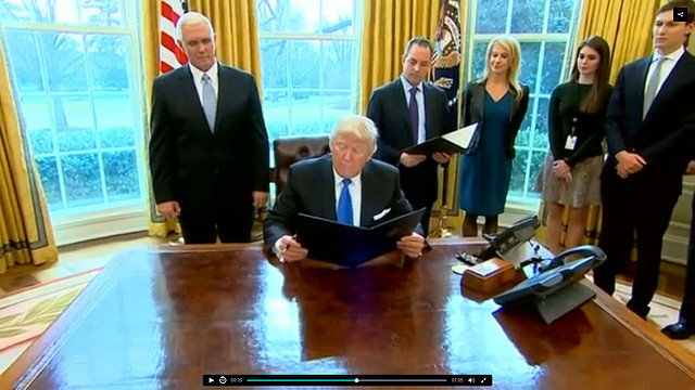 Trump in Oval